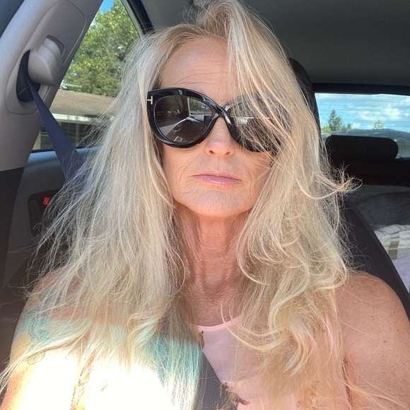 Welcome to my closet - Picture 4 of 11